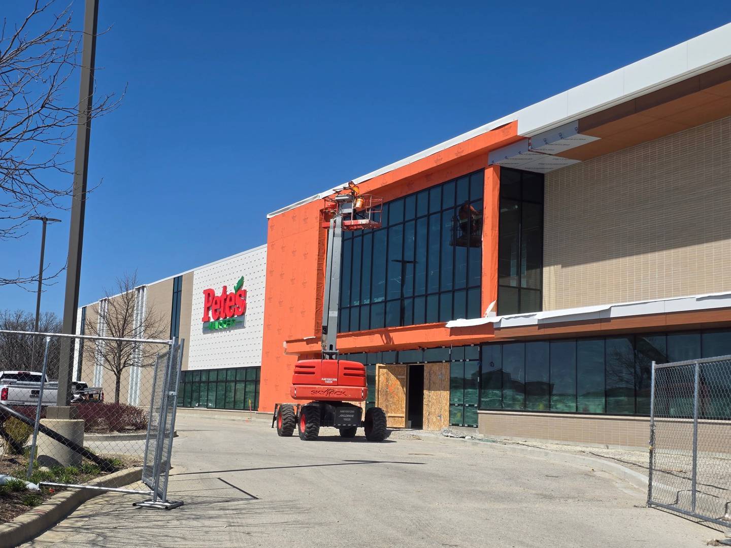 Pete’s Fresh Market at 2375 E. Lincoln Hwy, New Lenox, is seen Tuesday, April 7, 2026. Pete's Fresh Market in New Lenox is expected to open summer of 2026.