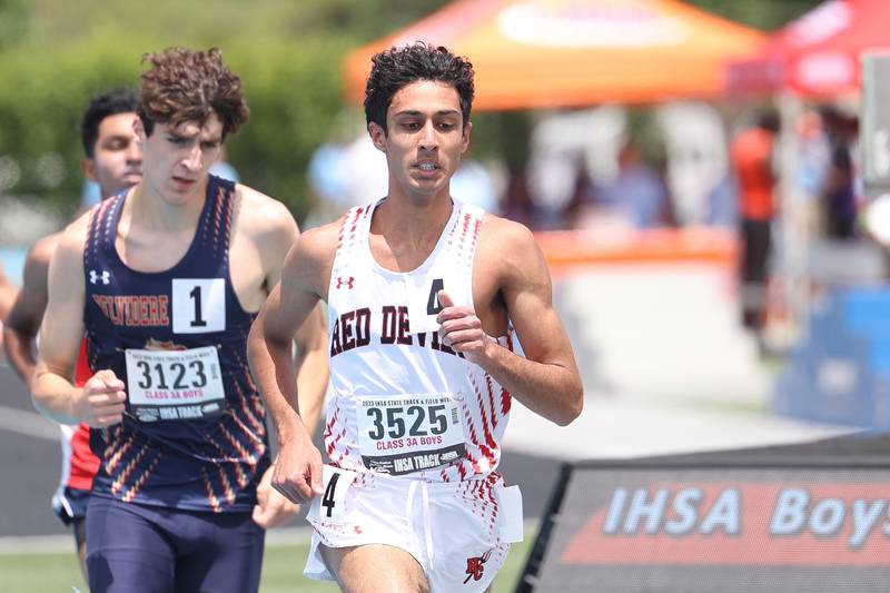 Hinsdale Central’s Aden Bandukwala competes in the Class 3A 3200 Meter State Finals on Saturday, May 27, 2023 in Charleston.