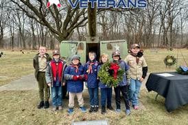 Local volunteers working to honor  veterans at Joliet’s Woodlawn Cemetery with Christmas wreaths