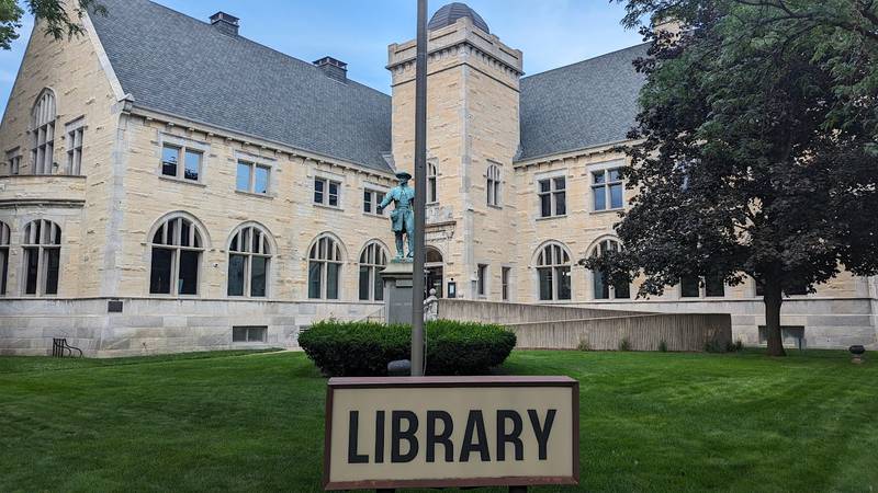 Parents and guardians with their children in kindergarten through fifth grade can work on a craft together on Saturday at the Ottawa Street branch of Joliet Public Library.