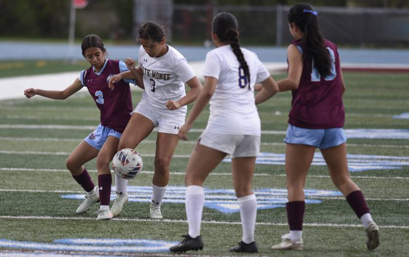 Kankakee's Lenzith Delacruz, left, and Crete-Monee's Yanely Blas play the ball in a game on May 12, 2025.