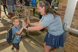 2025 Illinois School Report Card: Graduation rate up, absenteeism down, teacher jobs filled