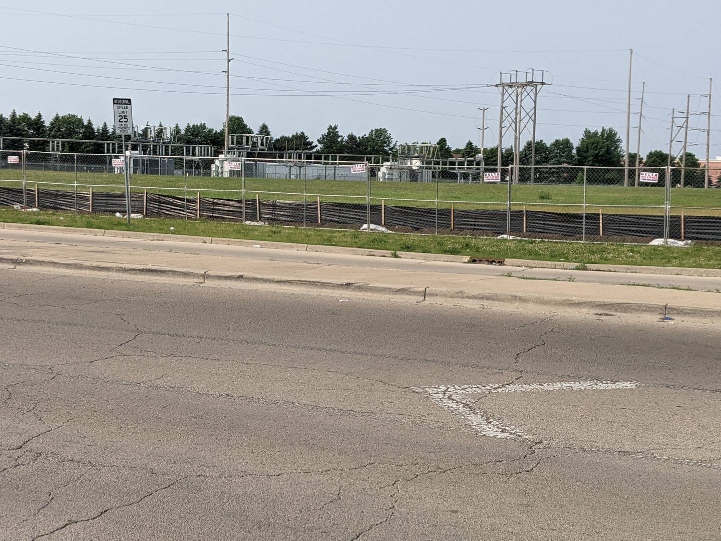 Work is set to start soon a 12,500-square-foot grocery store to be built at the intersection of Route 34 and Kendall Point Drive in Oswego next to the Delta Sonic car wash and gas station. Fencing has been placed around the site.