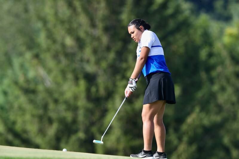 Princeton's Emma Kruse-Carter putts during Thursday's meet at Wyaton Hills.