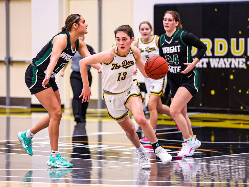 Purdue-Fort Wayne's Amellia Bromenschenkel, a Mendota graduate, pushes the ball down the floor during a game this season.