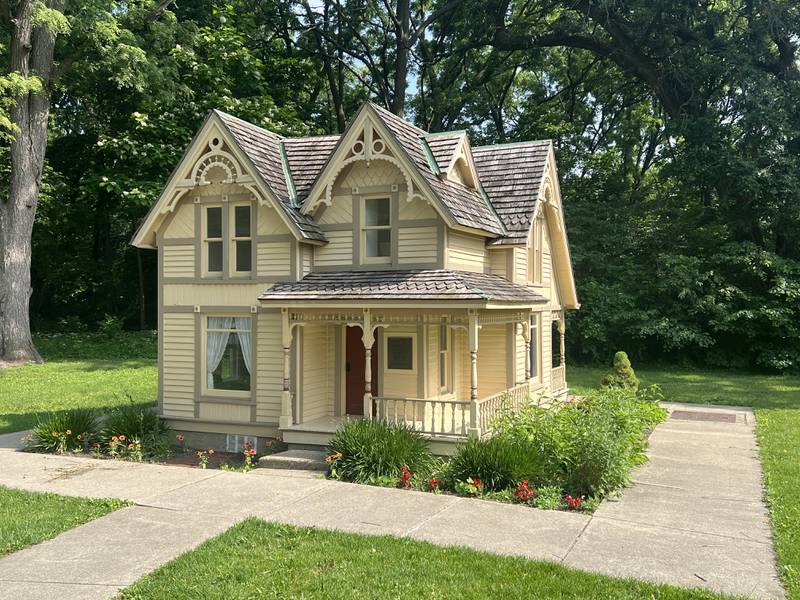 The Ellwood House Museum gardens