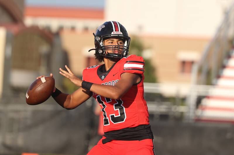 Bolingbrook’s Jonas Williams looks to pass against Minooka. Friday, Aug. 26, 2022, in Bolingbrook.