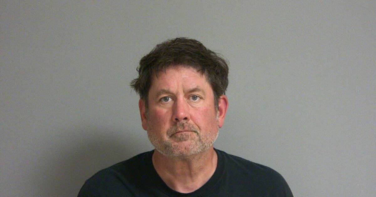Mendota funeral director had explicit photos of teen girl prosecutor