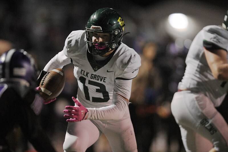 Elk Grove’s Dylan Berkowitz makes a touchdown run against Rolling Meadows in a football game in Rolling Meadows on Friday, October 7, 2022.