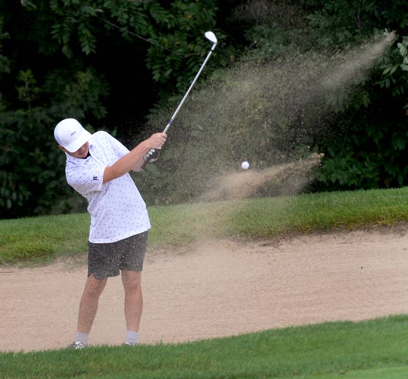 Rochelle's Axel Alsop hits out of a sand trap during a Wednesday, Sept. 3, 2025 with Oregon at Silver Ridge Golf Course.
