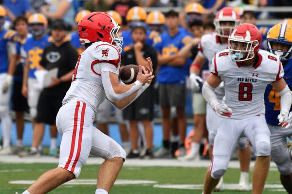 Nico Mann’s interception, Dominic Tresslar’s 90-yard TD run lifts Hinsdale Central past Lyons