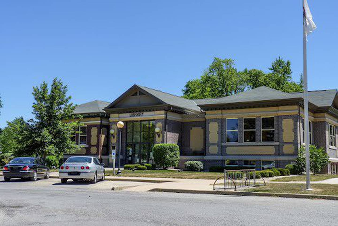 Richard A. Mautino Public Library in Spring Valley