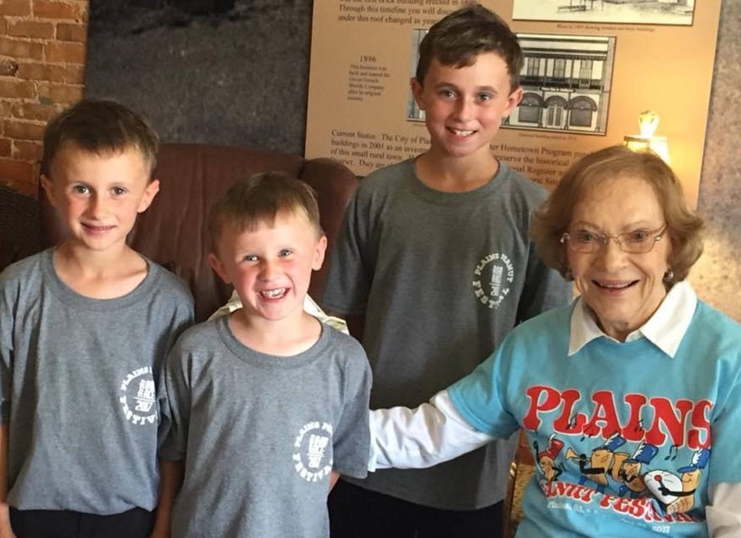Henry, Ethan, and Lucas Farabaugh with former First Lady Rosalynn Carter after running the Plains Peanut Festival 5k in September 2017