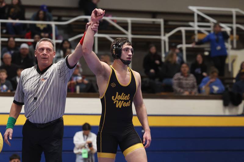 Joliet West’s Jacob Tyderek defeats Joliet Central’s Xavier Eggert in the 190-pound weight match at Joliet Central on Friday, Jan 31, 2025.