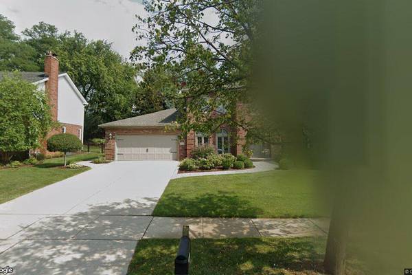 Single-family home sells in Orland Park for $630,000