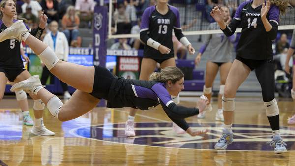 Playing as one helps Dixon beat Rochelle