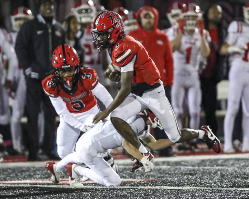 Bolingbrook's Tyson Ward (7) runs on a keeper during football game between Yorkville at Bolingbrook Friday, Oct 24, 2025 in Bolingbrook.