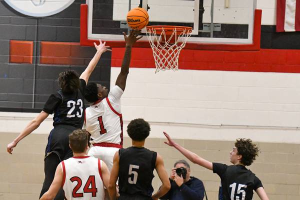 Glenbard East’s Keenan House pours in 19 in win over Riverside-Brookfield