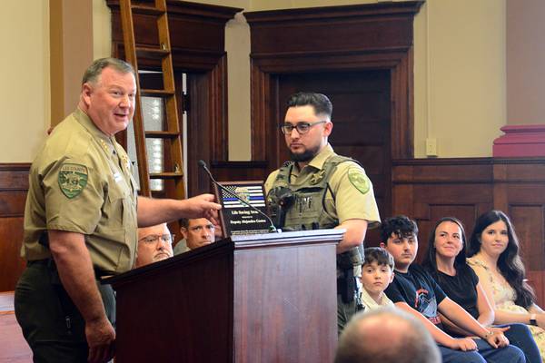 Lee County deputy honored for saving life of man suffering severe bleeding after February crash near Amboy