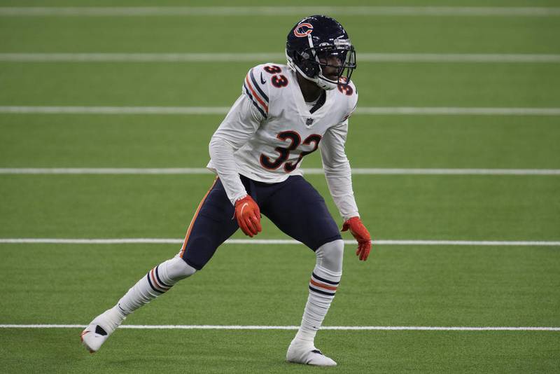 Chicago Bears cornerback Jaylon Johnson drops into coverage against the Los Angeles Rams on Oct. 26.