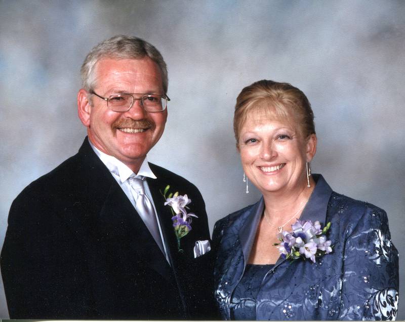 Dave and Kathy Smith of Sycamore will celebrate their 40th wedding anniversary Aug. 10.