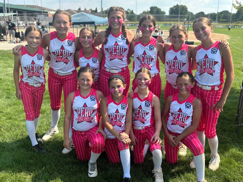 The Peru Minor League softball team went 3-0 in pool play over the weekend at the state tournament in Evergreen Park to advance to the semifinals.