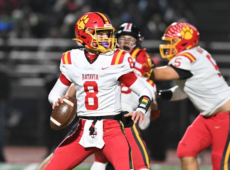 Batavia's Michael Vander Luitgaren (8) in action during the Class 7A semifinal playoff game against Lincoln-Way Central on Saturday, Nov 23, 2024 at New Lenox. (Dean Reid for Shaw Local News)