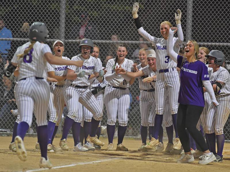 Jenna Gordon belts walk-off home run, Downers Grove North rallies for crosstown win over Downers Grove South