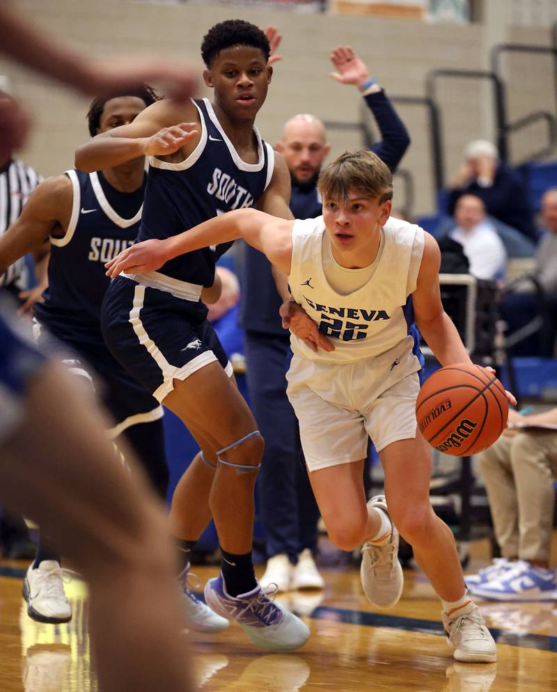 Brian Hill/bhill@dailyherald.com
Geneva’s Dane Turner (22) slips past Downers Grove South’s Jalen House (0) Friday November 24, 2023 in Geneva.