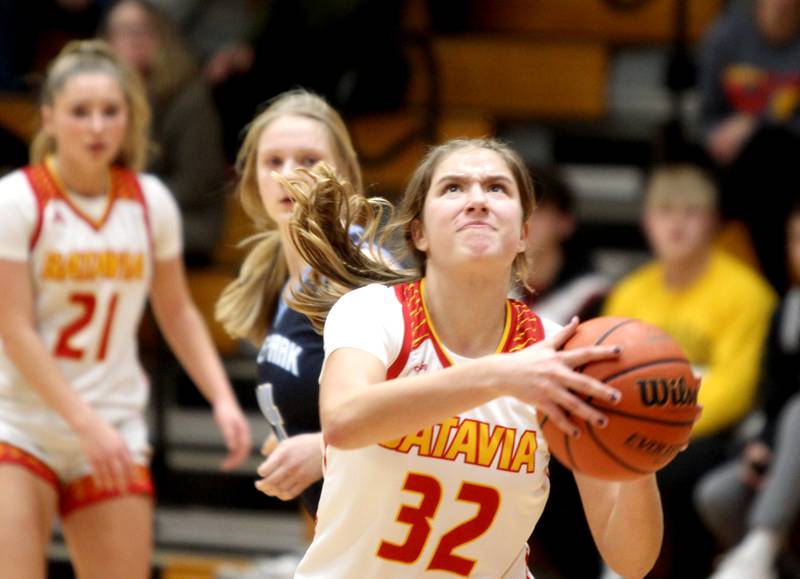 Batavia’s Ava Thomas (32) puts up a shot during a home game against Lake Park on Tuesday, Dec. 6, 2022.
