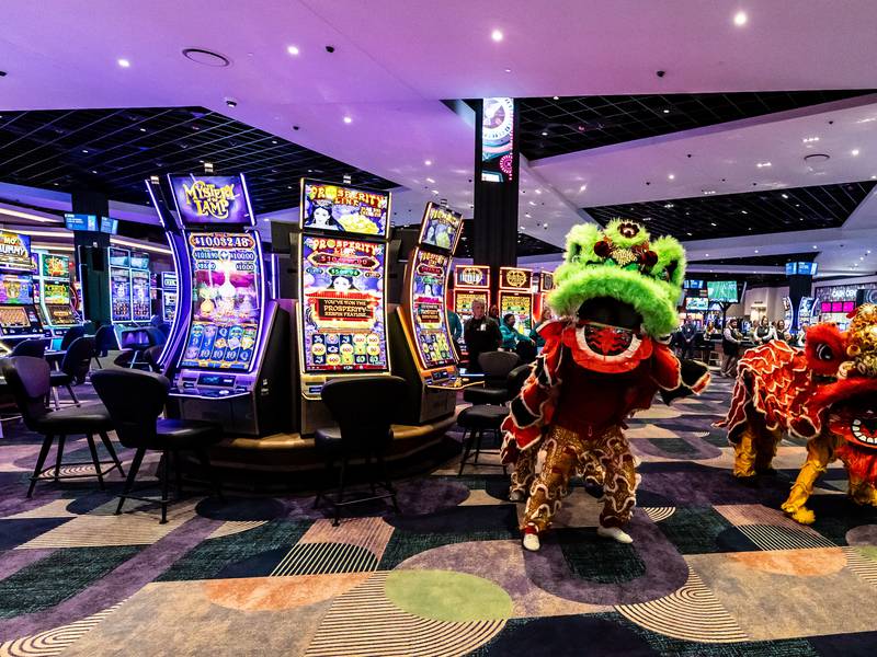 New Hollywood Casino Joliet opens with fanfare, seen as regional destination