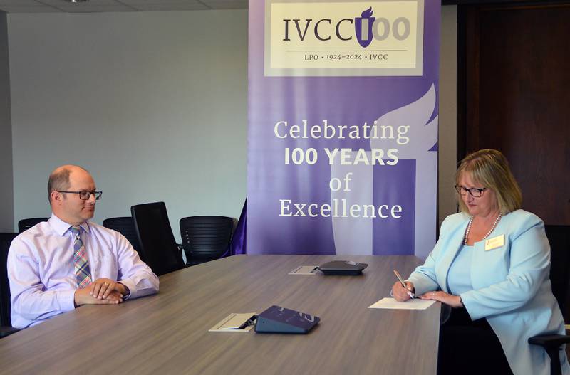 Illinois Valley Community College President Tracy Morris (right) signs the agreement for the Saluki Step Ahead program partnership with Southern Illinois University Carbondale on Wednesday, May 8, 2024, as Mark Grzybowski, vice president for student services, looks on.