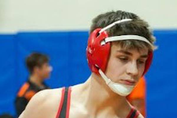 Three Kendall County-area wrestlers advance to state semifinals: Thursday’s Record Newspapers sports roundup