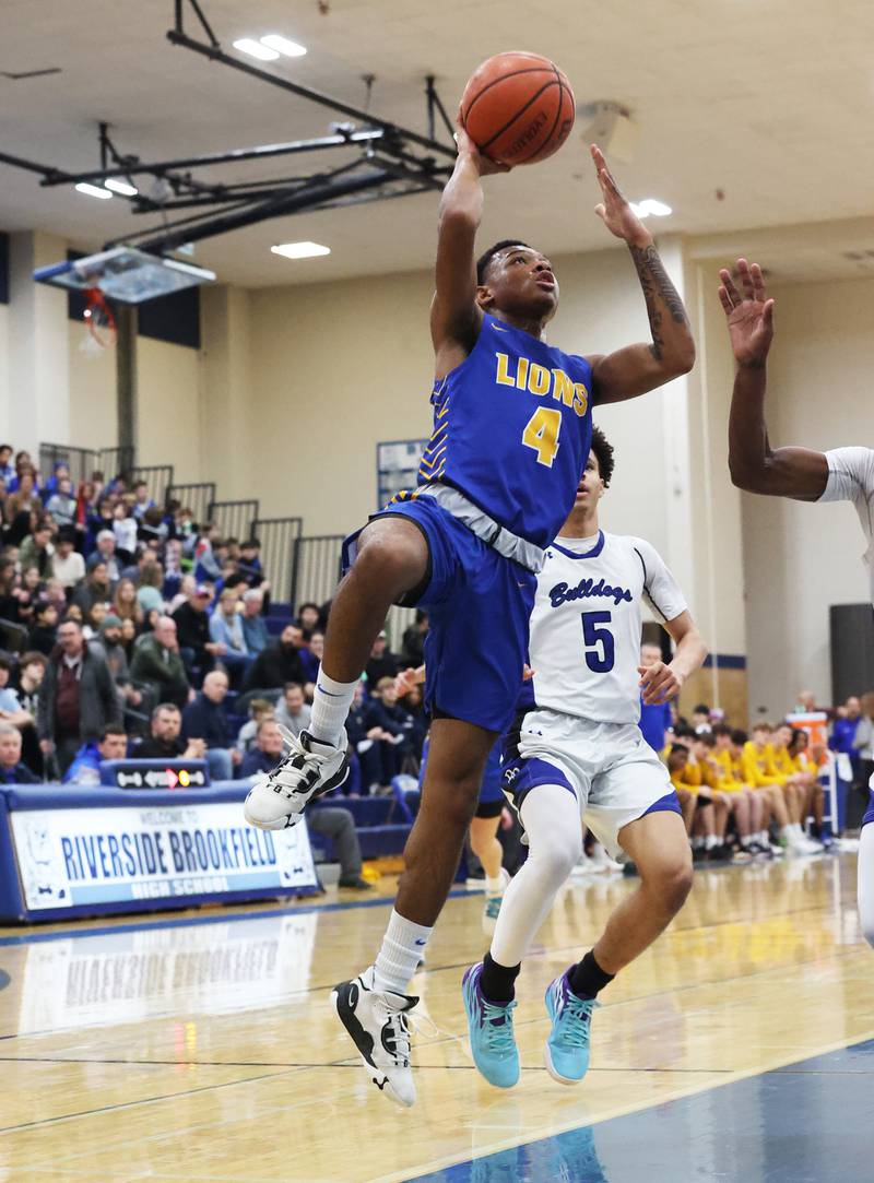 Lyons’ Caleb Greer (4) takes a shot against Riverside Brookfield during a boys varsity basketball game on Friday, Jan. 26, 2024 in Riverside, IL.