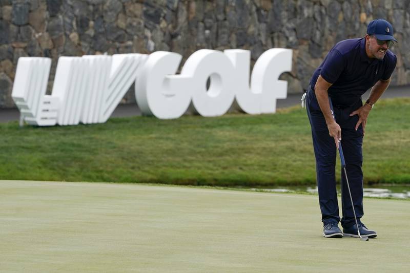 Phil Mickelson lines up a shot on the 18th hole during the first round of the Bedminster Invitational LIV Golf tournament in Bedminster, N.J., Friday, July 29, 2022.