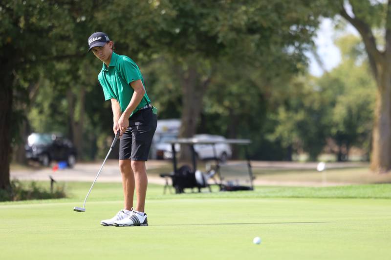 Bishop McNamara's Nolan Andrews watches a putt during the IHSA Class 1A Kankakee (McNamara) Regional at the Elks Country Club on Wednesday, Oct. 1, 2025. Andrews would finish in tied for third overall with a score of 82 to help the Fightin' Irish team claim the regional title for the first time since 2010.