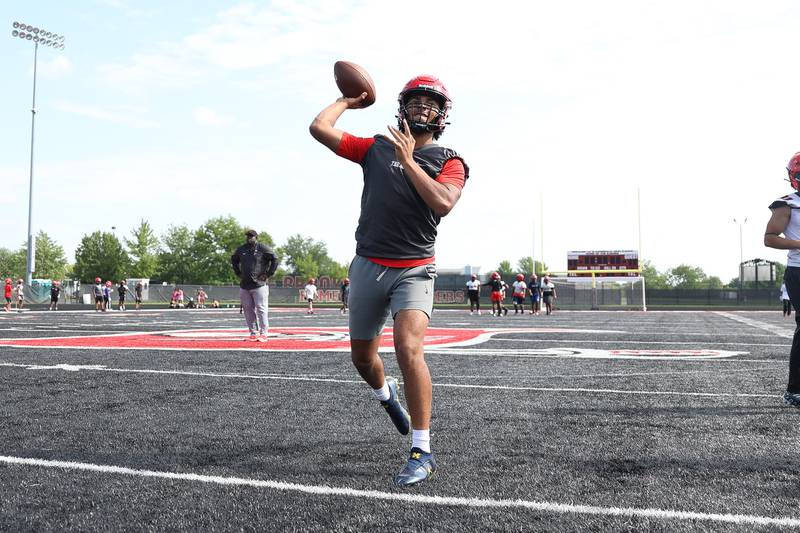 Bolingbrook’s Jonas Williams makes a pass during the first day of practice on Monday, Aug. 7, 2023 in Bolingbrook.