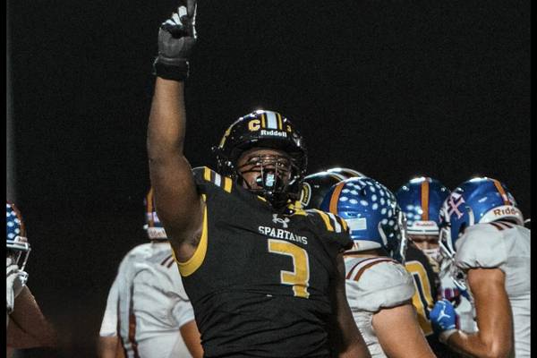 After giving up basketball, Marian Catholic’s Gavin Neil becoming a force on the gridiron