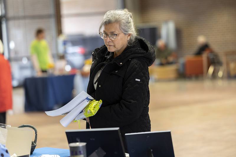Rosa Rodriguez of Prairie View asks about volunteer options Thursday, April 2, 2026, during the Lifescape AmeriCorps Senior Volunteer Fair at SVCC.