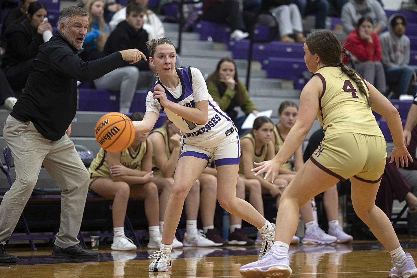 Dixon's Addy Lohse makes a pass against Morris’ Brooke Thorson Friday, Jan. 3, 2025, at Dixon High School.