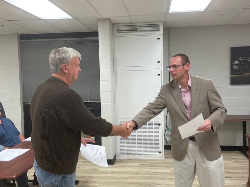 Utica Mayor David Stewart (right) shakes hands with newly-sworn Planning Commissioner Mark MacKay, who will fill one of two openings on the Utica Planning Commission.