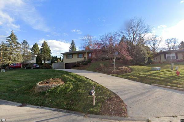 Single-family home sells in Algonquin for $425,000