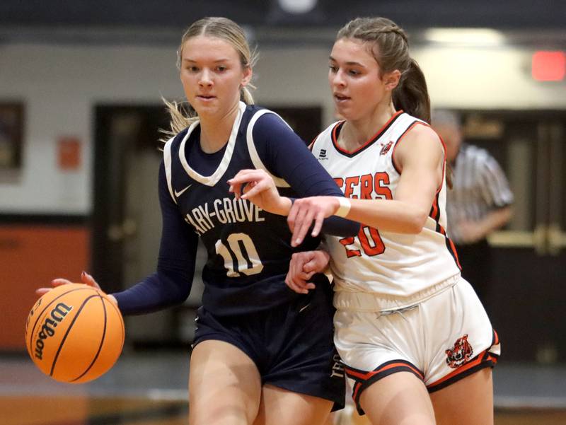 Cary-Grove’s Alivia Nelson, left, battles Crystal Lake Central’s Hadley Ferrero in varsity girls basketball on Tuesday, Jan. 7, 2025, at Crystal Lake Central High School in Crystal Lake.