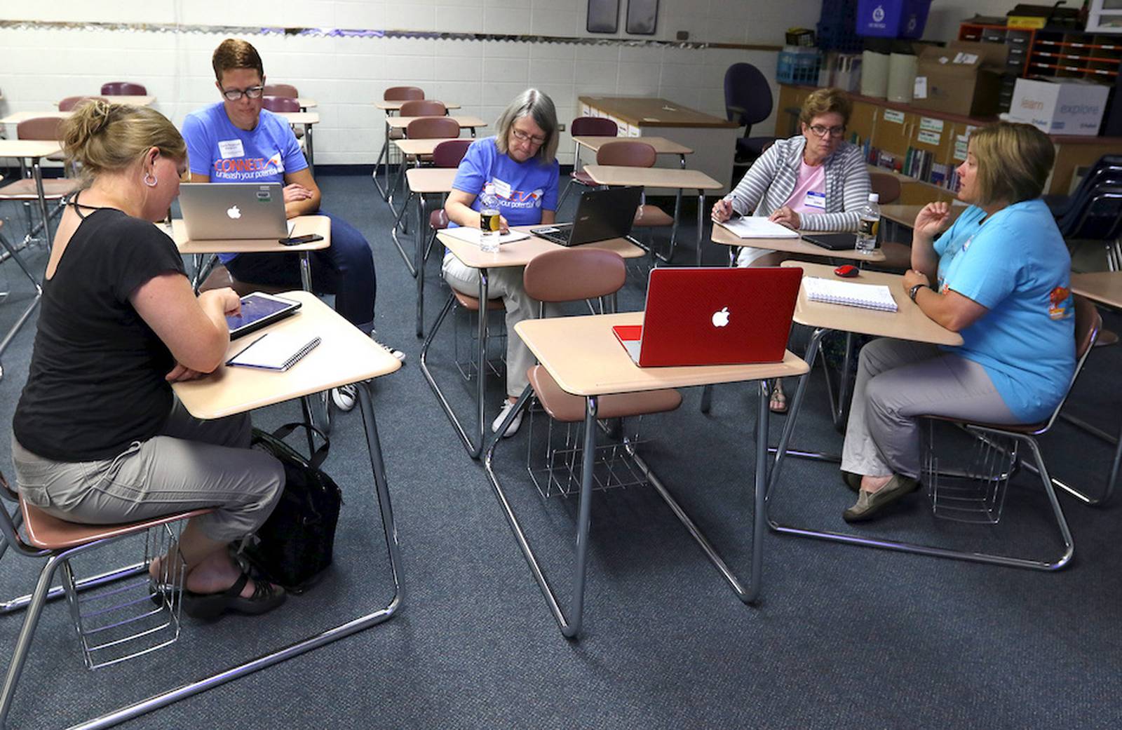 Crystal Lake Elementary School District 47 talks balancing technology