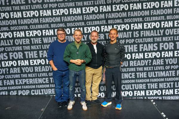 ‘The Lord of the Ring’ cast celebrates 25 years in 2026 at suburban Chicago event