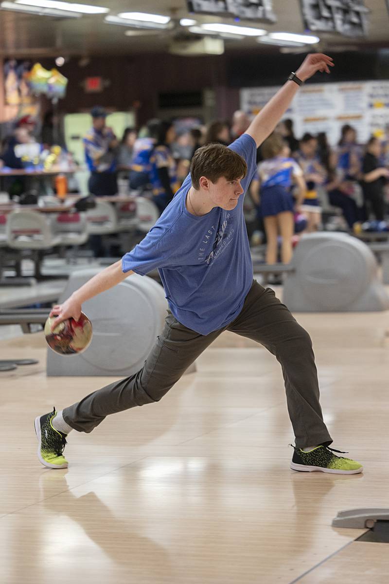 Dixon’s Ben Zimmerman takes a shot during practice Wednesday, Jan. 24, 2024 at Blackhawk Lanes in Sterling.