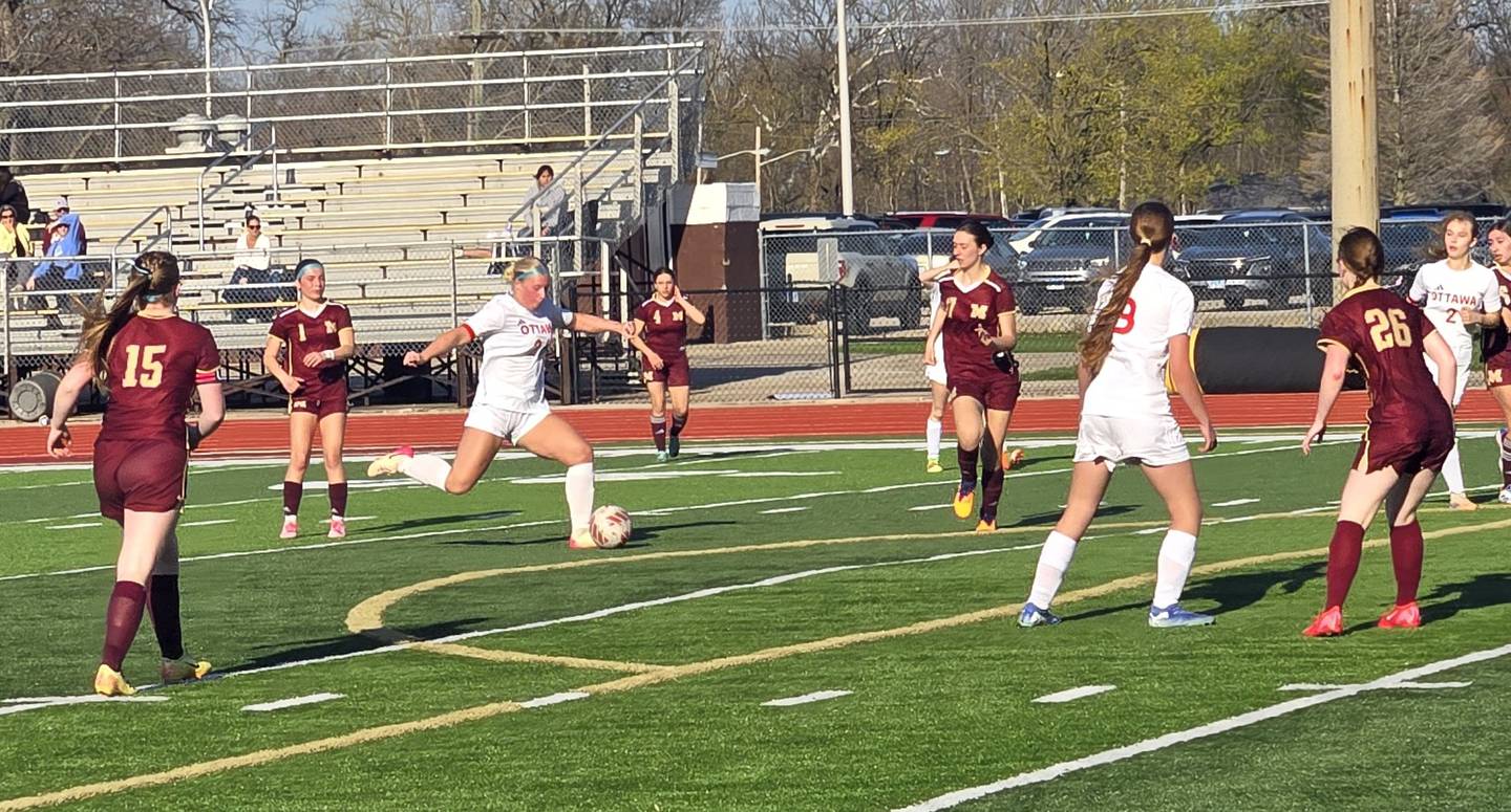 Ottawa's Taylor Barndt readies to take a shot against Morris in Wednesday's Interstate 8 Conference match in Morris