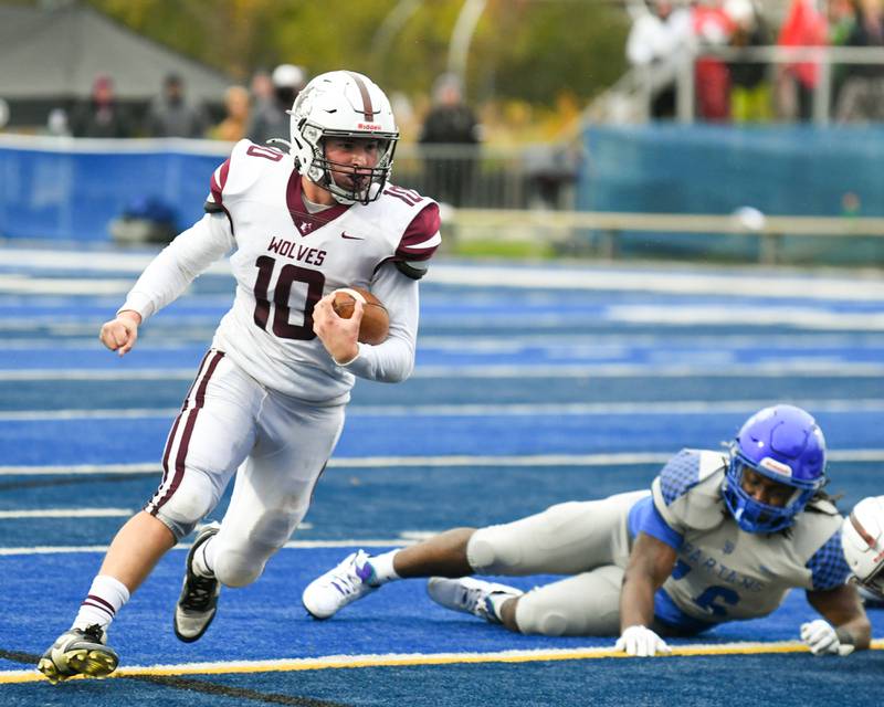 Prairie Ridge's Owen Satterlee (10) runs the ball during the second round of the 5A playoff game while taking on St. Francis on Saturday Nov. 8, 2025, held at St. Francis's High School.