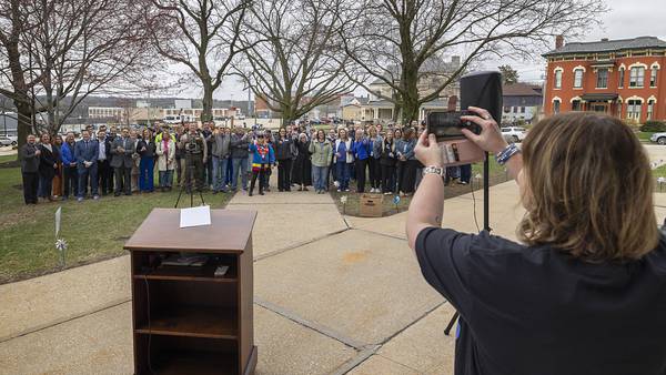 Photos: 2026 Hands Around the Courthouse in Dixon
