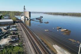 Photos: Carroll County Sheriff documents rise of river at Savanna